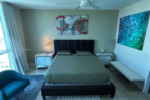 Condo in Hallandale Beach, Florida, 3 bedrooms  № 1920381 - photo 21