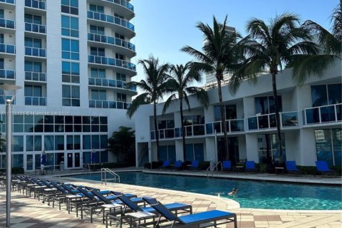 Condo in Hallandale Beach, Florida, 3 bedrooms  № 1920381 - photo 6