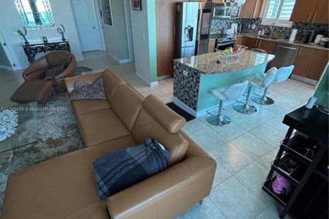 Condo in Hallandale Beach, Florida, 3 bedrooms  № 1920381 - photo 10