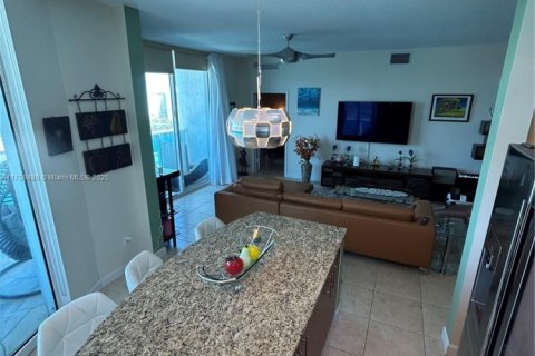 Condo in Hallandale Beach, Florida, 3 bedrooms  № 1920381 - photo 18
