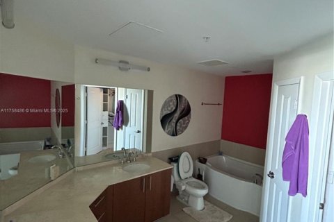 Condo in Hallandale Beach, Florida, 3 bedrooms  № 1920381 - photo 30