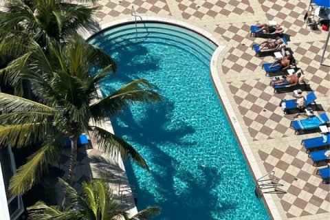 Condo in Hallandale Beach, Florida, 3 bedrooms  № 1920381 - photo 7