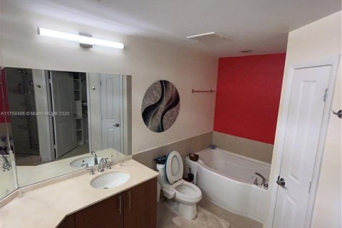 Condo in Hallandale Beach, Florida, 3 bedrooms  № 1920381 - photo 27