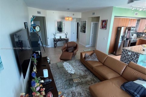 Condo in Hallandale Beach, Florida, 3 bedrooms  № 1920381 - photo 13