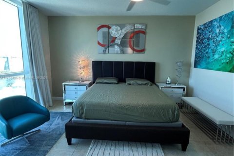 Condo in Hallandale Beach, Florida, 3 bedrooms  № 1920381 - photo 19