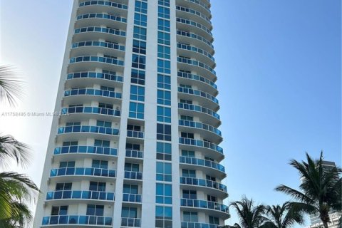 Condo in Hallandale Beach, Florida, 3 bedrooms  № 1920381 - photo 3