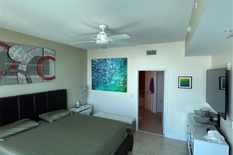Condo in Hallandale Beach, Florida, 3 bedrooms  № 1920381 - photo 24