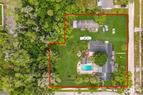 House in Orange City, Florida 5 bedrooms, 346.9 sq.m. № 2116747 - photo 9