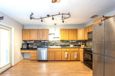 House in Orange City, Florida 5 bedrooms, 346.9 sq.m. № 2116747 - photo 24
