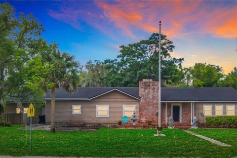 House in Orange City, Florida 5 bedrooms, 346.9 sq.m. № 2116747