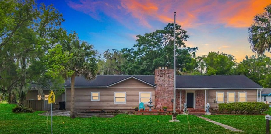 House in Orange City, Florida 5 bedrooms, 346.9 sq.m. № 2116747