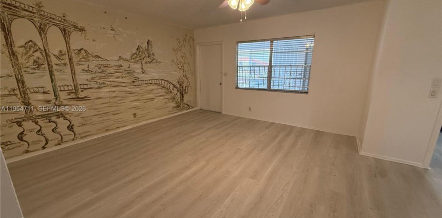 Condominio en Hollywood, Florida, 2 dormitorios  № 2026058