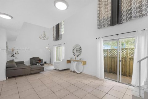 Condo in Miami, Florida, 3 bedrooms  № 1848251 - photo 3