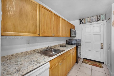 Condo in Miami, Florida, 3 bedrooms  № 1848251 - photo 18