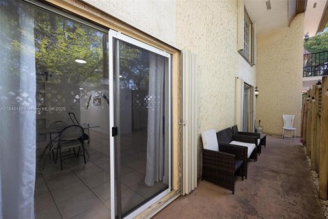 Condo in Miami, Florida, 3 bedrooms  № 1848251 - photo 13