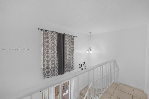 Condo in Miami, Florida, 3 bedrooms  № 1848251 - photo 23
