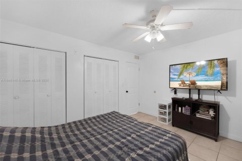 Condo in Miami, Florida, 3 bedrooms  № 1848251 - photo 27