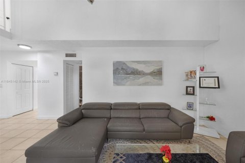 Condo in Miami, Florida, 3 bedrooms  № 1848251 - photo 7