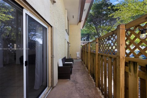 Condo in Miami, Florida, 3 bedrooms  № 1848251 - photo 12