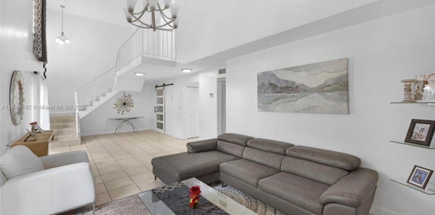 Condo in Miami, Florida, 3 bedrooms  № 1848251