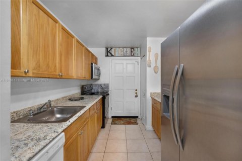 Condo in Miami, Florida, 3 bedrooms  № 1848251 - photo 17