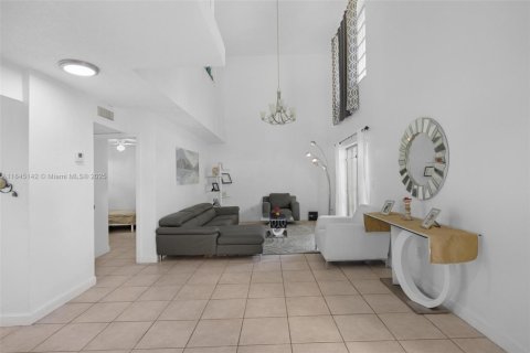 Condo in Miami, Florida, 3 bedrooms  № 1848251 - photo 4