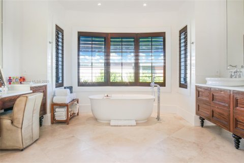 Casa en venta en Key Biscayne, Florida, 6 dormitorios, 553.7 m2 № 1890823 - foto 24