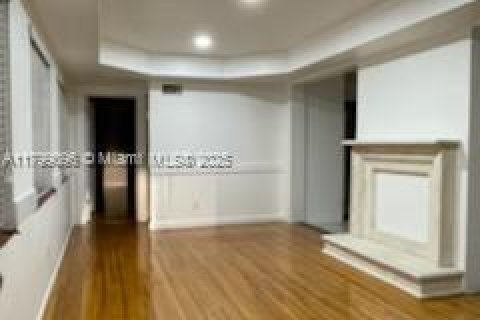 Villa ou maison à louer à Miami, Floride: 3 chambres, 209.12 m2 № 1943186 - photo 4