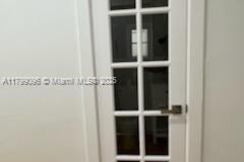 Villa ou maison à louer à Miami, Floride: 3 chambres, 209.12 m2 № 1943186 - photo 25