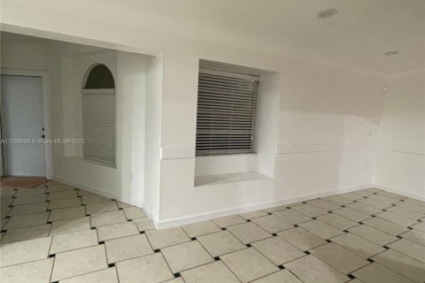 Villa ou maison à louer à Miami, Floride: 3 chambres, 209.12 m2 № 1943186 - photo 8