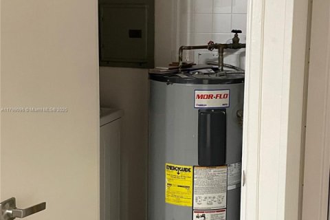 Villa ou maison à louer à Miami, Floride: 3 chambres, 209.12 m2 № 1943186 - photo 21