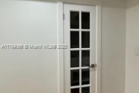 Villa ou maison à louer à Miami, Floride: 3 chambres, 209.12 m2 № 1943186 - photo 24