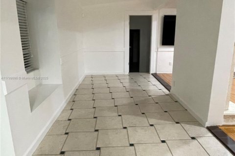Villa ou maison à louer à Miami, Floride: 3 chambres, 209.12 m2 № 1943186 - photo 7
