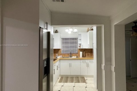 Villa ou maison à louer à Miami, Floride: 3 chambres, 209.12 m2 № 1943186 - photo 12