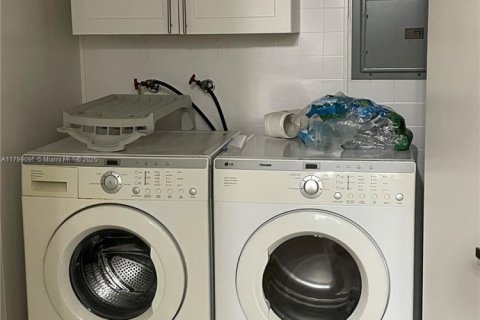 Villa ou maison à louer à Miami, Floride: 3 chambres, 209.12 m2 № 1943186 - photo 20