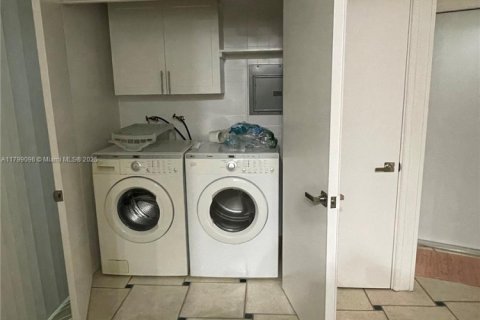 Villa ou maison à louer à Miami, Floride: 3 chambres, 209.12 m2 № 1943186 - photo 19