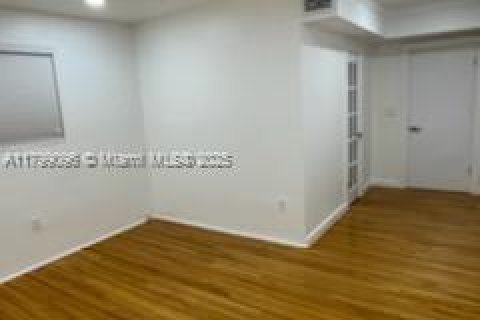 Villa ou maison à louer à Miami, Floride: 3 chambres, 209.12 m2 № 1943186 - photo 6