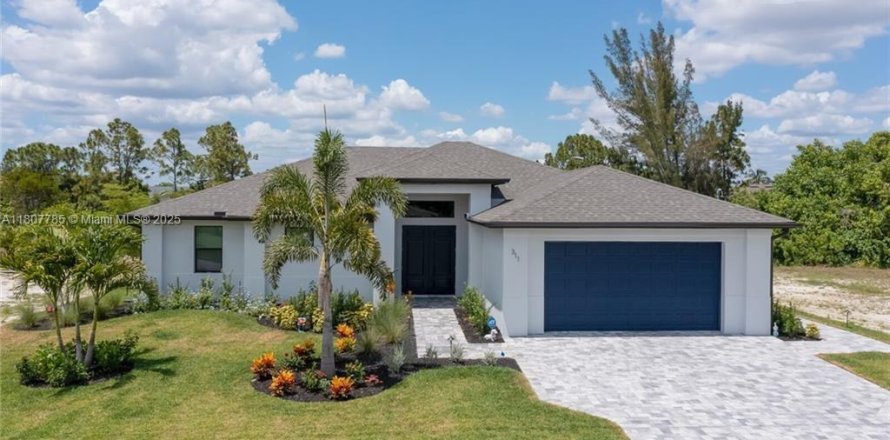 House in Cape Coral, Florida 4 bedrooms № 1748179