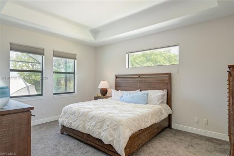 House in Cape Coral, Florida 4 bedrooms № 1748179 - photo 12