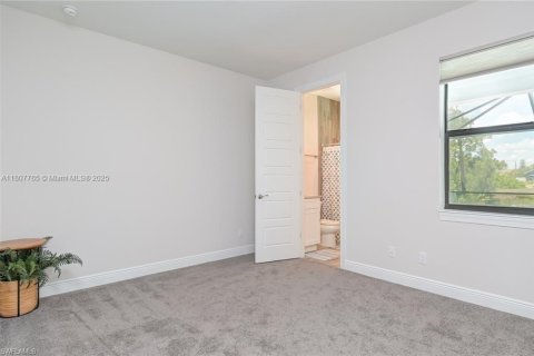 House in Cape Coral, Florida 4 bedrooms № 1748179 - photo 20