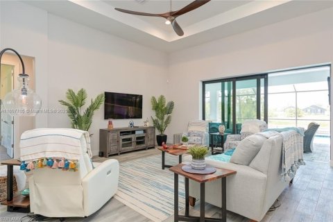 House in Cape Coral, Florida 4 bedrooms № 1748179 - photo 5