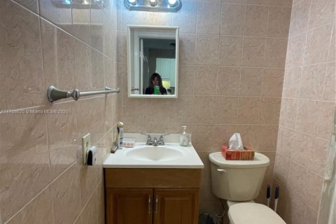 Купить кондоминиум в Халландейл-Бич, Флорида 1 спальня, 60.01м2, № 1978477 - фото 22