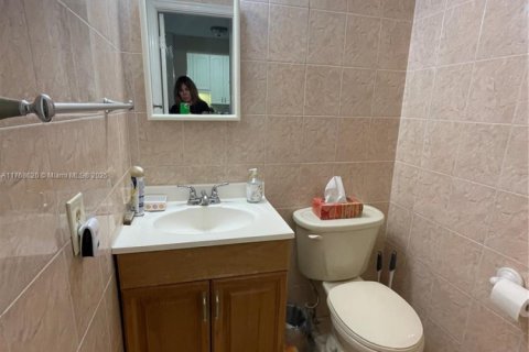 Купить кондоминиум в Халландейл-Бич, Флорида 1 спальня, 60.01м2, № 1978477 - фото 23