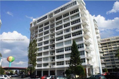 Copropriété à vendre à Hallandale Beach, Floride: 1 chambre, 60.01 m2 № 1978477 - photo 2