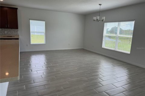House in Davenport, Florida 5 bedrooms, 272.95 sq.m. № 1916339 - photo 6