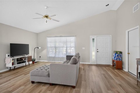 House in Lutz, Florida 4 bedrooms, 157.1 sq.m. № 2287146 - photo 11