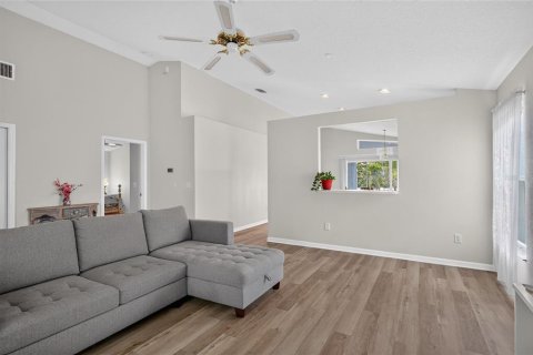 House in Lutz, Florida 4 bedrooms, 157.1 sq.m. № 2287146 - photo 7