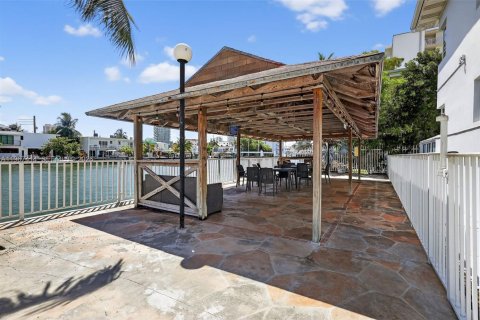 Copropriété à vendre à Miami Beach, Floride: 2 chambres, 75.16 m2 № 2031406 - photo 17