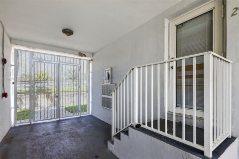 Copropriété à vendre à Miami Beach, Floride: 2 chambres, 75.16 m2 № 2031406 - photo 6
