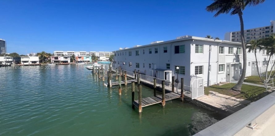 Condo à Miami Beach, Floride, 2 chambres  № 2031406